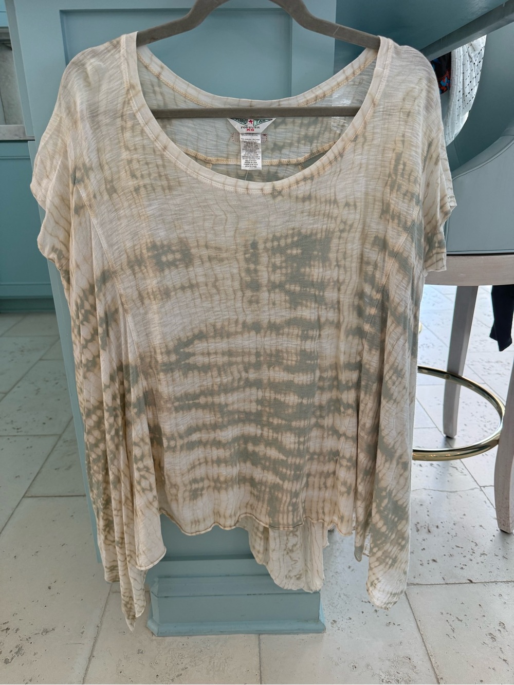 Women's Short Sleeve Tie-Dye Scoop Neck Tee in Cream and Green